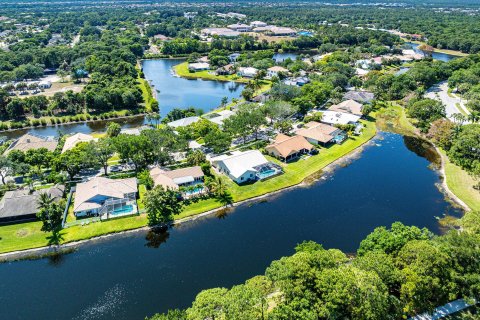 House in Jupiter, Florida 3 bedrooms, 204.38 sq.m. № 1145873 - photo 2