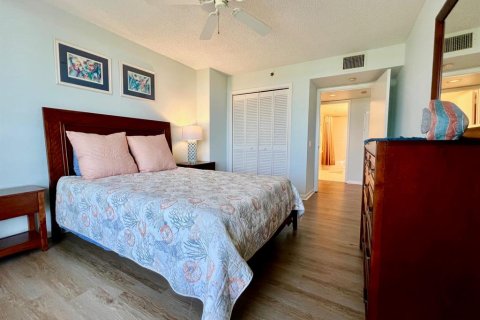 Condo in Hutchinson Island South, Florida, 2 bedrooms  № 582404 - photo 6
