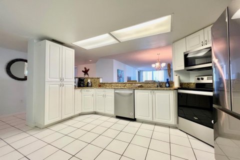 Copropriété à vendre à Hutchinson Island South, Floride: 2 chambres, 121.7 m2 № 582404 - photo 21