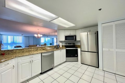 Condominio en venta en Hutchinson Island South, Florida, 2 dormitorios, 121.7 m2 № 582404 - foto 24