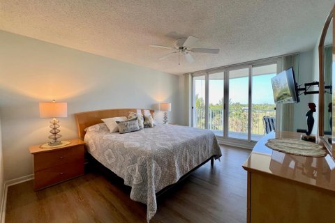 Condominio en venta en Hutchinson Island South, Florida, 2 dormitorios, 121.7 m2 № 582404 - foto 16