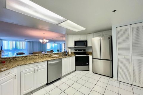 Condominio en venta en Hutchinson Island South, Florida, 2 dormitorios, 121.7 m2 № 582404 - foto 22