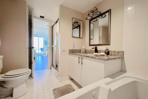 Condominio en venta en Hutchinson Island South, Florida, 2 dormitorios, 121.7 m2 № 582404 - foto 10