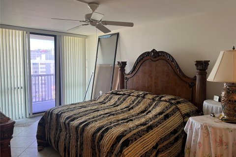 Condo in Hallandale Beach, Florida, 2 bedrooms  № 1187666 - photo 6