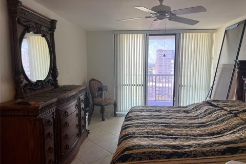 Condominio en venta en Hallandale Beach, Florida, 2 dormitorios, 94.76 m2 № 1187666 - foto 7