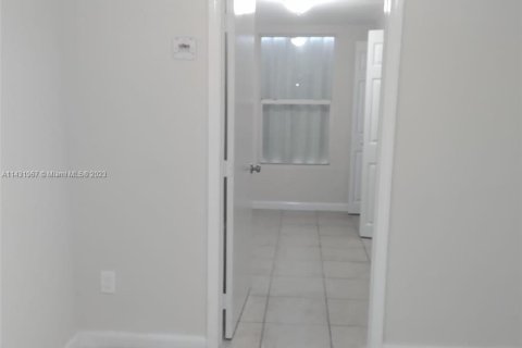 House in Homestead, Florida 2 bedrooms, 67.35 sq.m. № 654223 - photo 9