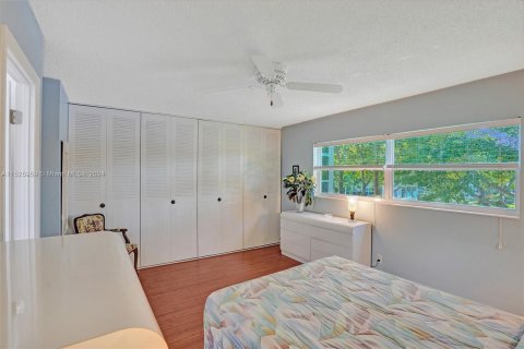 Condo in Lauderdale Lakes, Florida, 2 bedrooms  № 986818 - photo 19