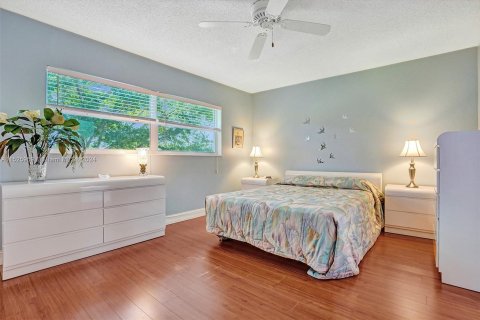 Condo in Lauderdale Lakes, Florida, 2 bedrooms  № 986818 - photo 17