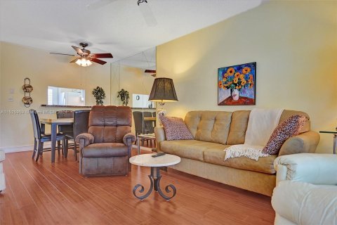 Condo in Lauderdale Lakes, Florida, 2 bedrooms  № 986818 - photo 7