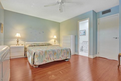 Condo in Lauderdale Lakes, Florida, 2 bedrooms  № 986818 - photo 18