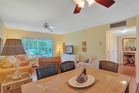 Condo in Lauderdale Lakes, Florida, 2 bedrooms  № 986818 - photo 3