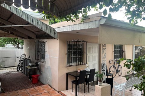 Casa en venta en Miami, Florida, 4 dormitorios, 221.01 m2 № 1365448 - foto 2