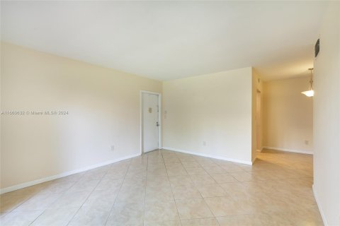 Copropriété à louer à Miami, Floride: 2 chambres, 84.54 m2 № 1365954 - photo 2