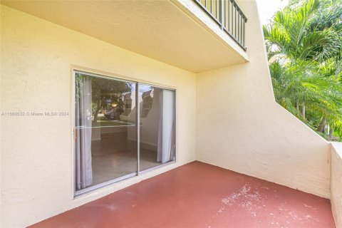 Condo in Miami, Florida, 2 bedrooms  № 1365954 - photo 17