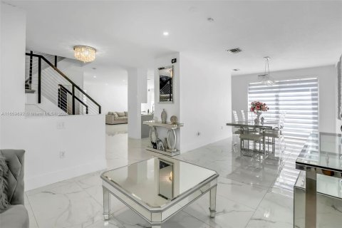 Villa ou maison à vendre à Miramar, Floride: 4 chambres, 245.17 m2 № 1368685 - photo 12