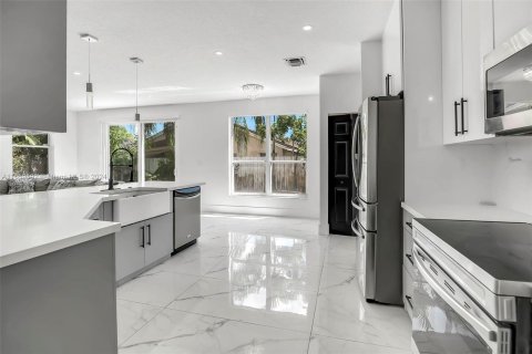 Villa ou maison à vendre à Miramar, Floride: 4 chambres, 245.17 m2 № 1368685 - photo 4