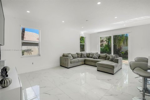 Villa ou maison à vendre à Miramar, Floride: 4 chambres, 245.17 m2 № 1368685 - photo 10