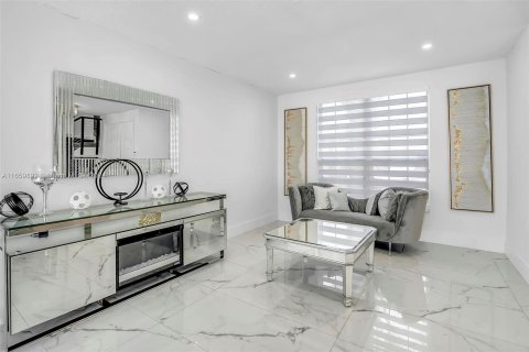 Villa ou maison à vendre à Miramar, Floride: 4 chambres, 245.17 m2 № 1368685 - photo 11