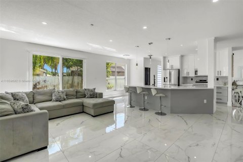 Villa ou maison à vendre à Miramar, Floride: 4 chambres, 245.17 m2 № 1368685 - photo 8