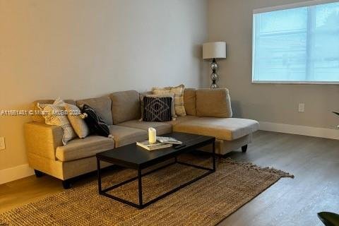 Condo in Miami Beach, Florida, 1 bedroom  № 1368727 - photo 1