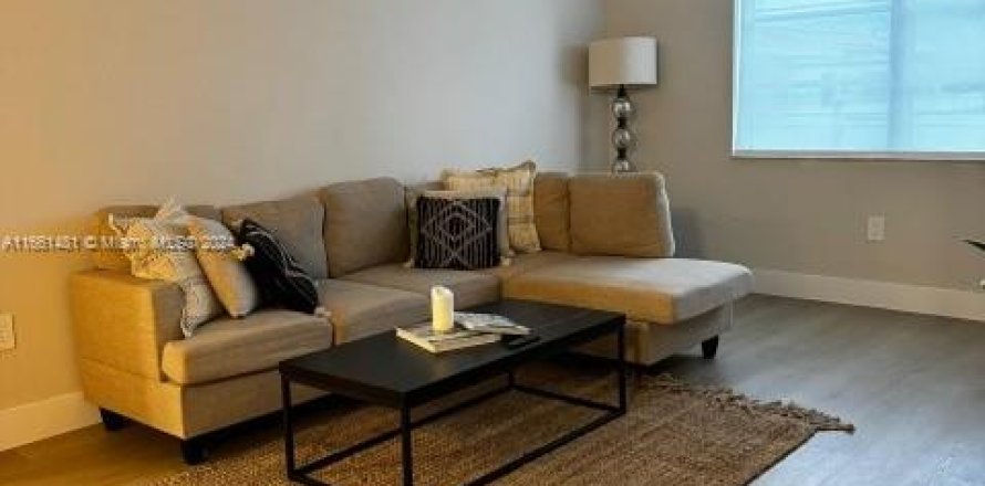 Condominio en Miami Beach, Florida, 1 dormitorio  № 1368727