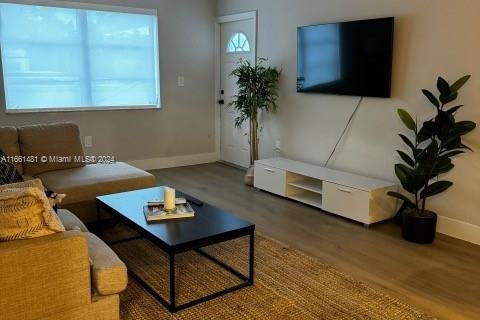 Condo in Miami Beach, Florida, 1 bedroom  № 1368727 - photo 2