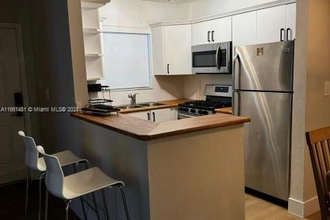 Condo in Miami Beach, Florida, 1 bedroom  № 1368727 - photo 5