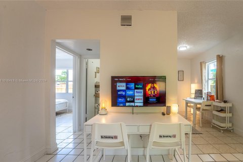 Villa ou maison à vendre à Miami, Floride: 2 chambres, 93.65 m2 № 1238571 - photo 3