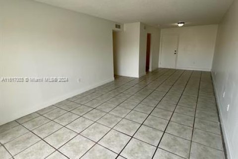 Condo in Lauderdale Lakes, Florida, 2 bedrooms  № 1238490 - photo 4