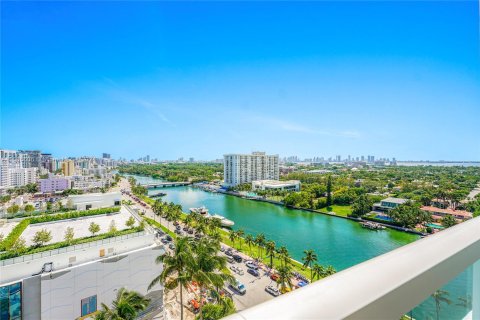 Condo in Miami Beach, Florida, 2 bedrooms  № 1427475 - photo 2