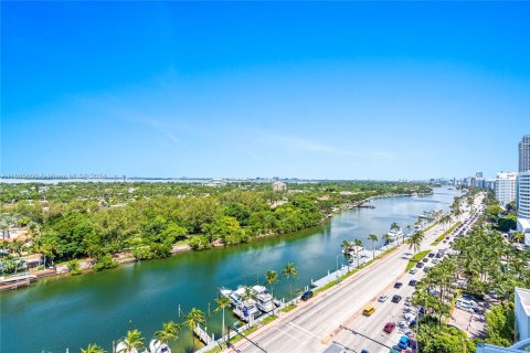 Condo in Miami Beach, Florida, 2 bedrooms  № 1427475 - photo 11