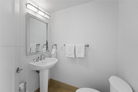 Condo in Miami Beach, Florida, 2 bedrooms  № 1427475 - photo 23