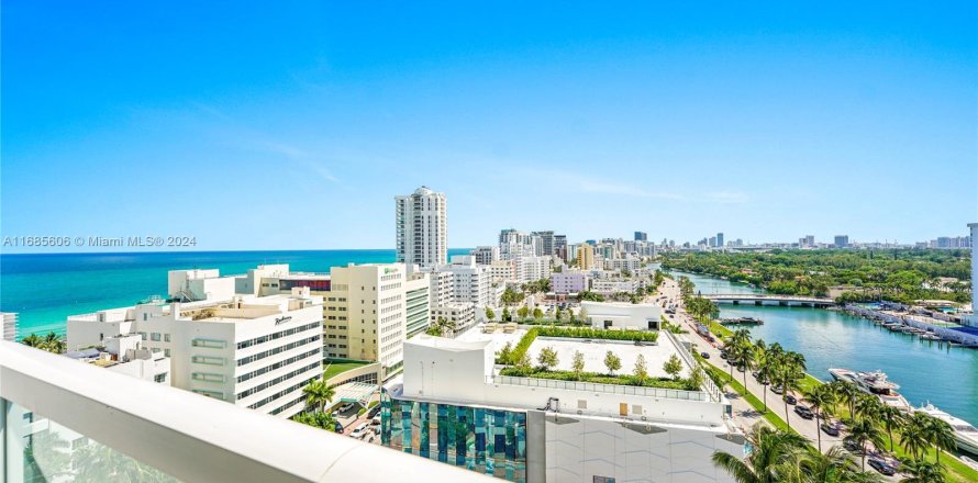 Condo in Miami Beach, Florida, 2 bedrooms  № 1427475