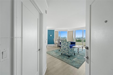 Condo in Miami Beach, Florida, 2 bedrooms  № 1427475 - photo 21