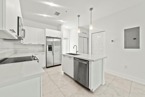 Condominio en venta en Doral, Florida, 1 dormitorio, 68.56 m2 № 1223445 - foto 4