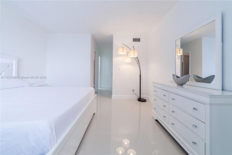 Condominio en alquiler en Sunny Isles Beach, Florida, 1 dormitorio, 92.9 m2 № 974448 - foto 26
