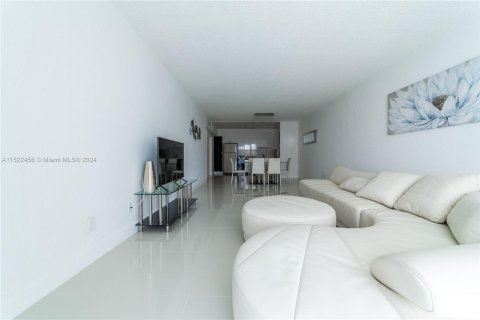 Condominio en alquiler en Sunny Isles Beach, Florida, 1 dormitorio, 92.9 m2 № 974448 - foto 14