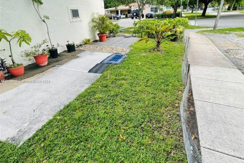 Casa en venta en North Miami, Florida, 3 dormitorios, 175.12 m2 № 1375732 - foto 11