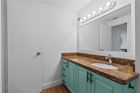 Condo in Miami Beach, Florida, 1 bedroom  № 1320622 - photo 29