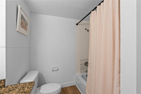 Condo in Miami Beach, Florida, 1 bedroom  № 1320622 - photo 28