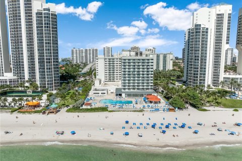 Studio in the Condo in Sunny Isles Beach, Florida  № 1319351 - photo 16