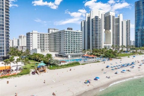 Studio in the Condo in Sunny Isles Beach, Florida  № 1319351 - photo 17