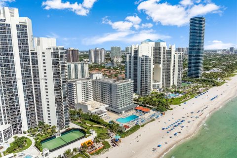 Studio in the Condo in Sunny Isles Beach, Florida  № 1319351 - photo 21