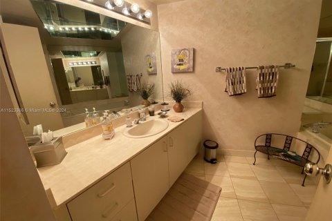 Condo in Aventura, Florida, 1 bedroom  № 981197 - photo 12