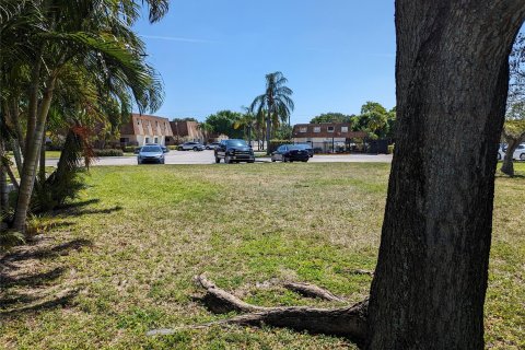 Купить земельный участок в Норт-Лодердейл, Флорида № 1141303 - фото 1