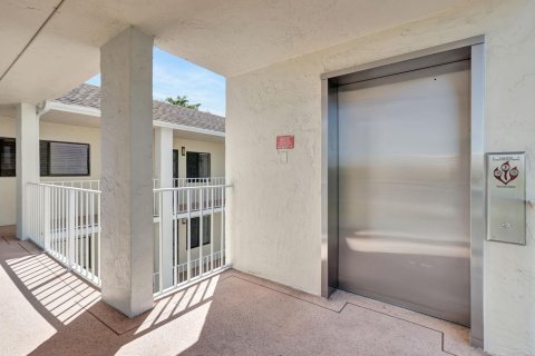 Condo in Delray Beach, Florida, 2 bedrooms  № 1102121 - photo 15