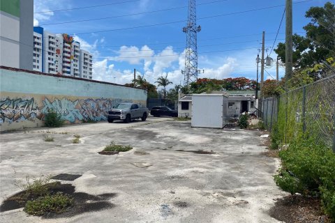 Terrain à vendre à Miami, Floride № 718334 - photo 2
