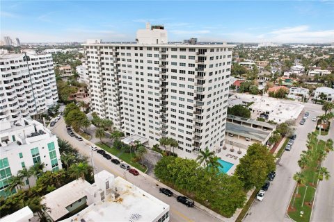 Condo in Fort Lauderdale, Florida, 2 bedrooms  № 959024 - photo 1