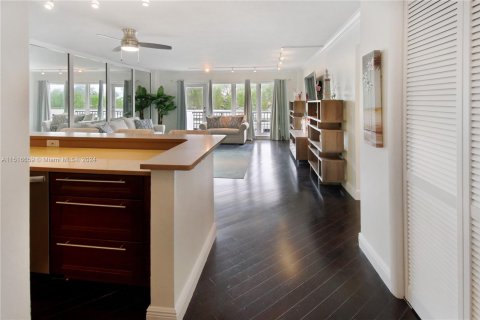 Condo in Fort Lauderdale, Florida, 2 bedrooms  № 959024 - photo 13