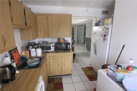 Condo in Lauderhill, Florida, 2 bedrooms  № 947906 - photo 17